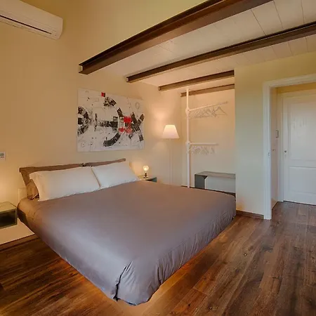 Chianti Design Infinity Pool Shared Bed & Breakfast